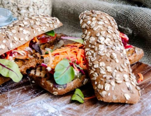 Baguette farandole de légumes, muhammara & tofu grillé